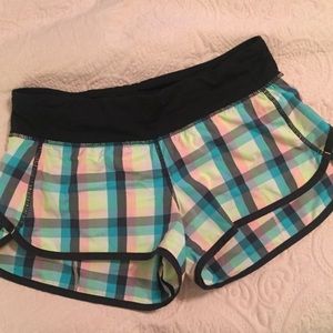 Lululemon 2.5” multicolored speed short size 4